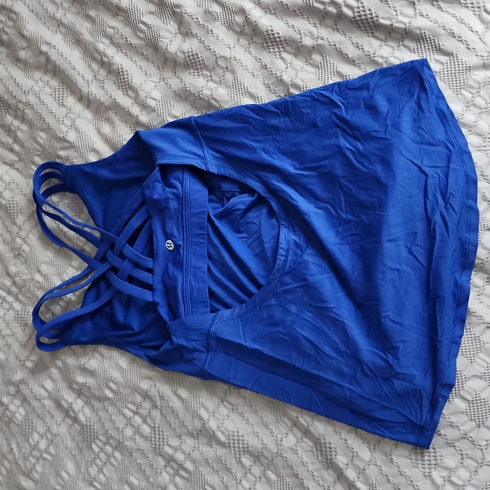 Women's lululemon gym sport top no tags size 6?